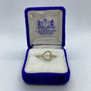 💛 Gold Tone Heart Ring